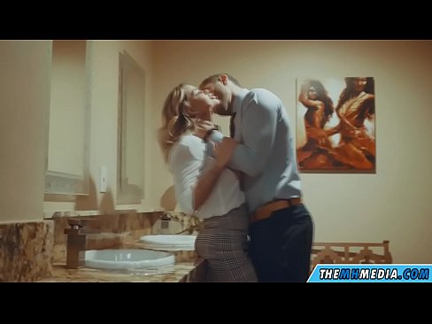 ❤️ Kiam belplena blondulo delogas vin en publika necesejo Fikado ĉe ni % eo.libporno.ru% ❌️